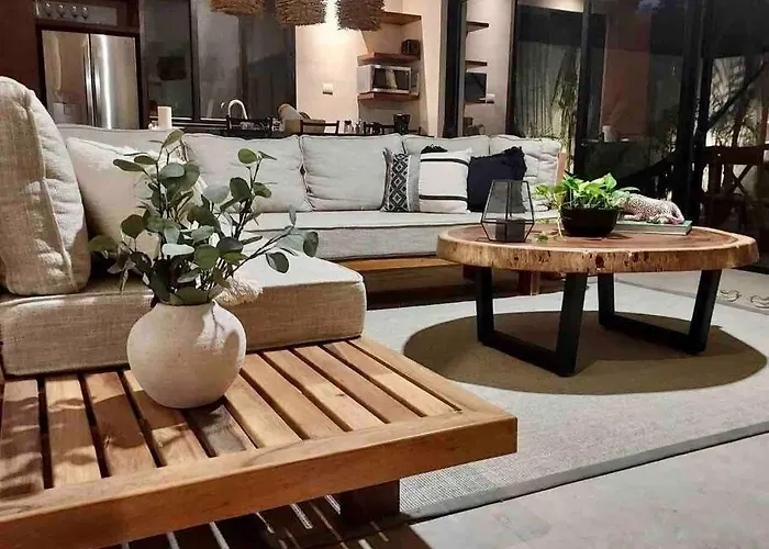 Villa Casa Kuk, Stylish, At 5 Min, Pool, Concierge